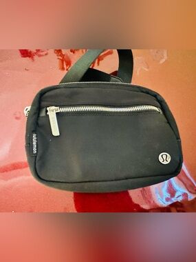 Lulu lemon Crossbody Bag with Adjustable Strap